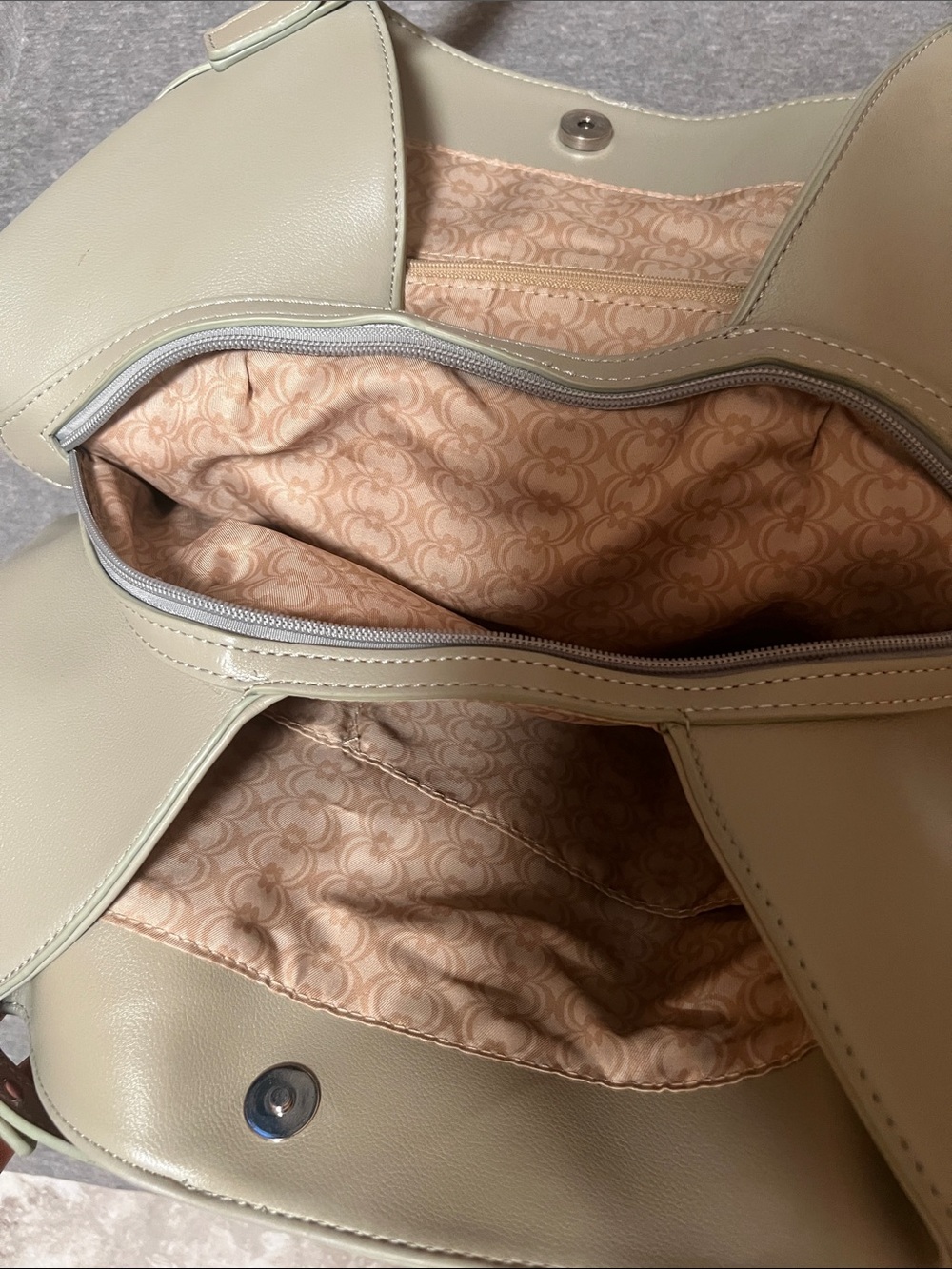 Classic Women's Tote Bag in Light Cream